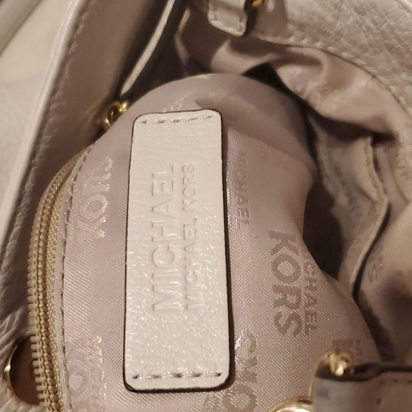 Michael Kors Leather Crossbody Gold Chain Bag - Picture 7 of 9